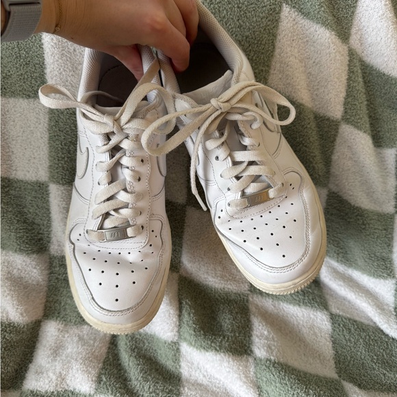 Women’s Nike Air Force 1 - Picture 3 of 3